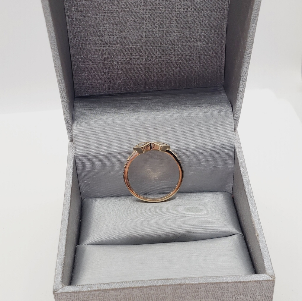 Yellow Gold Geometric Ring - Picture 2 of 7